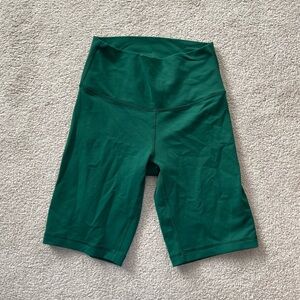 Aritzia TnaLIFE‎ Green Atmosphere Hi-Rise 9" Short